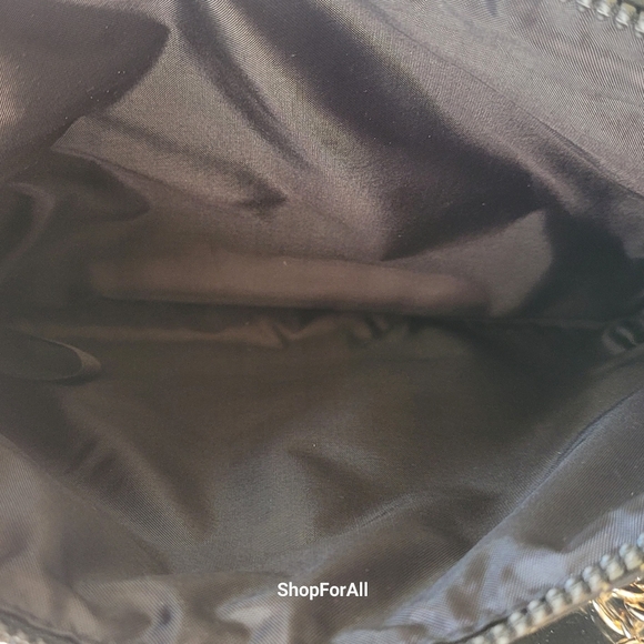 Yves Saint Laurent - Picture 10 of 12